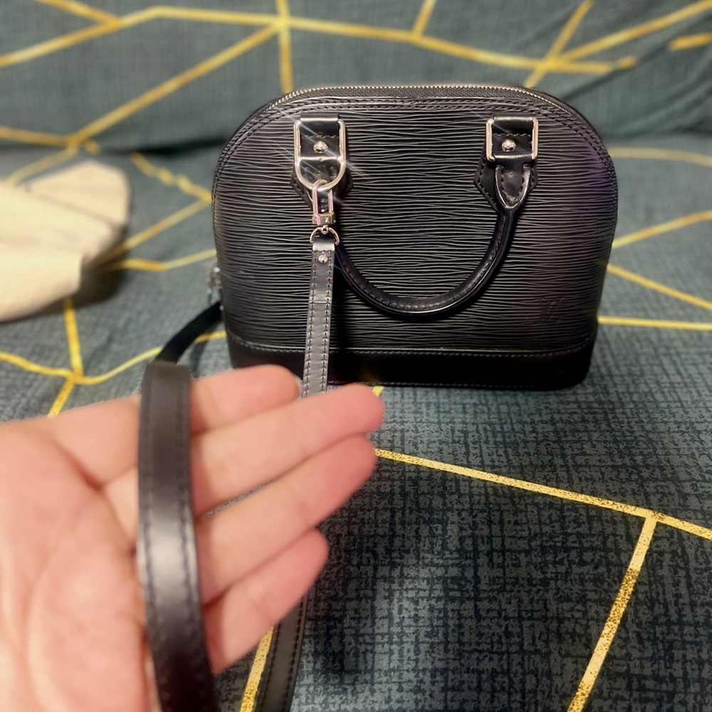 Louis Vuitton Epi Leather-Black Alma BB Handbag - Picture 2 of 4